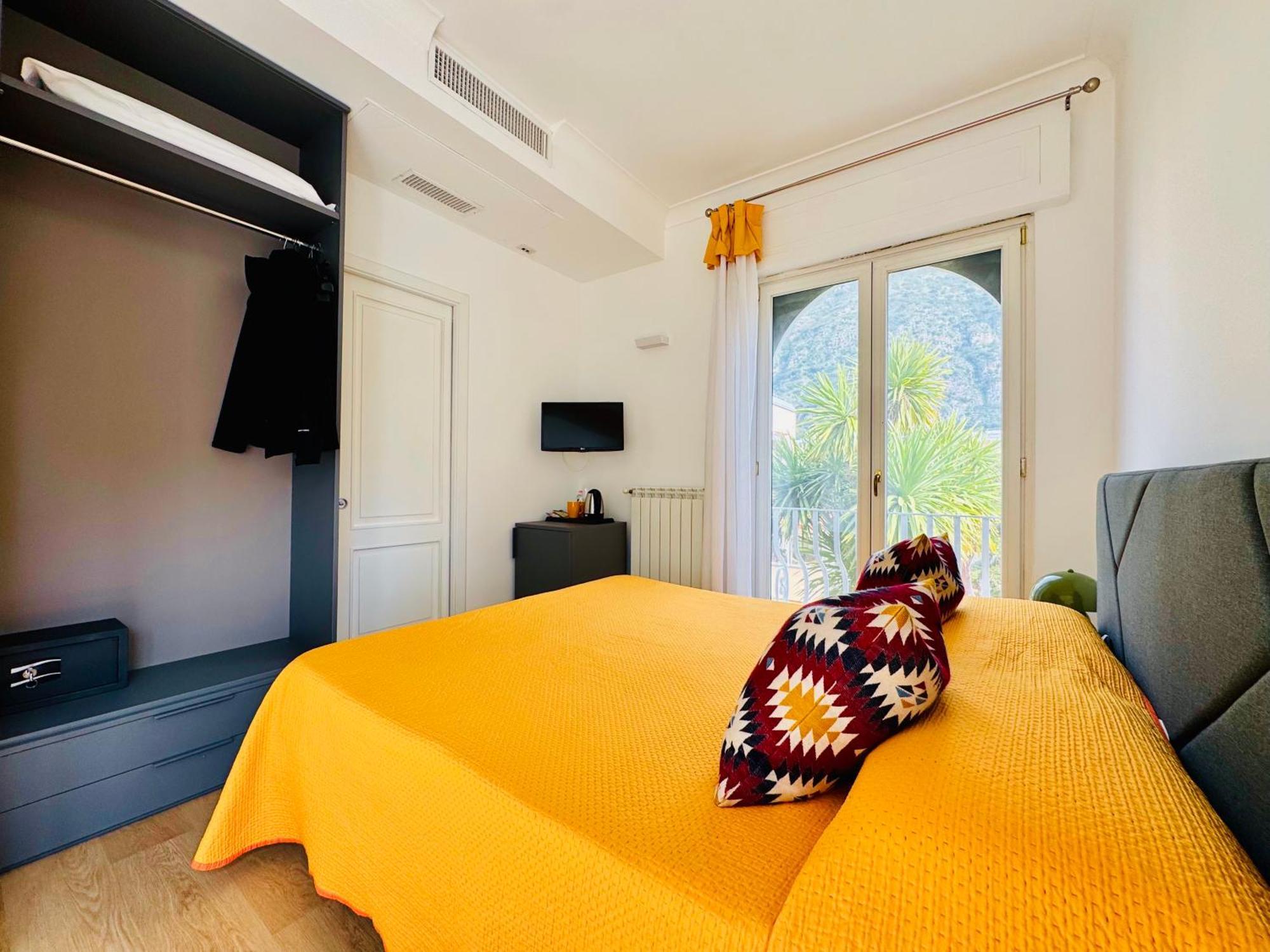 Yourhome - Sorrento Apartment Meta